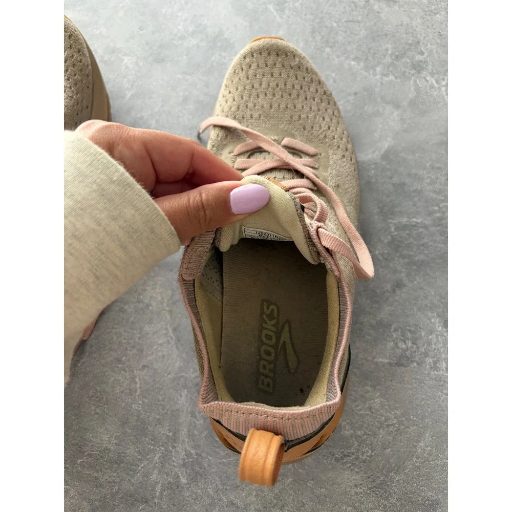 Brooks Levitate‎ 2 Tan Pink Running Shoes Womens 8
